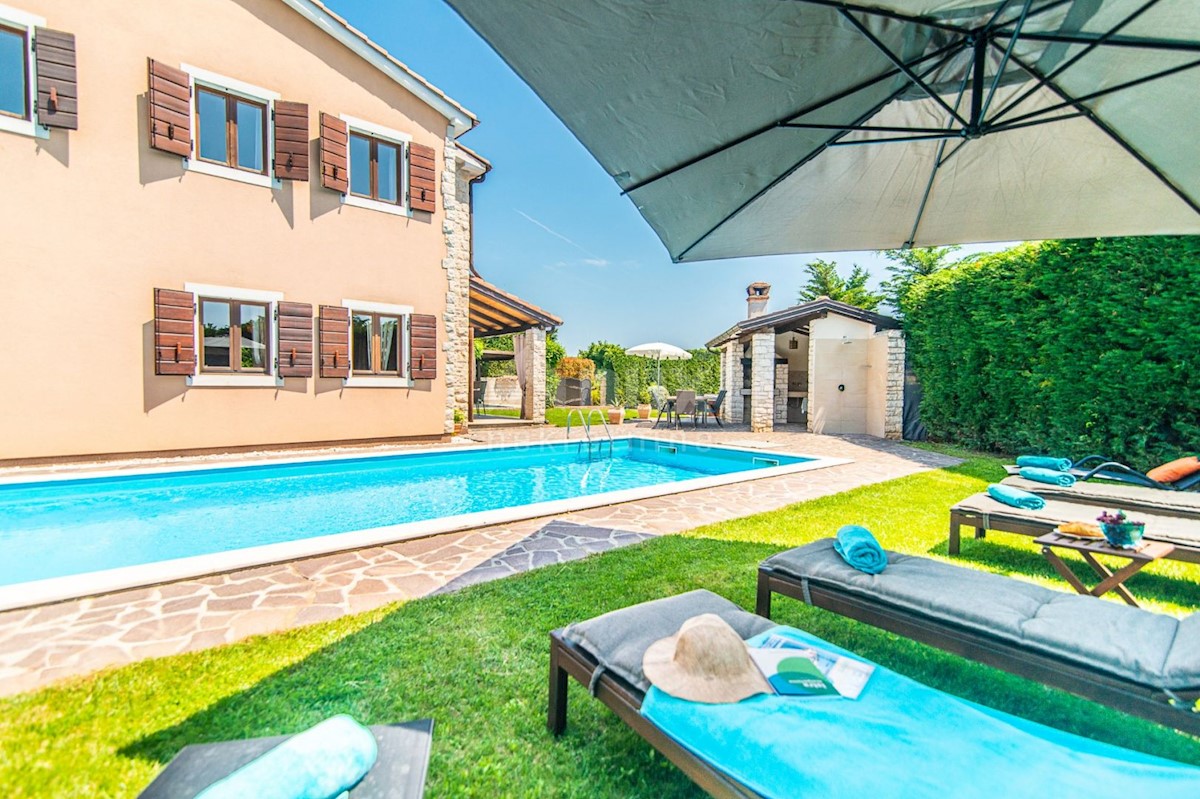 ISTRIA, SVETVINČENT - Villa rustica in un villaggio tranquillo