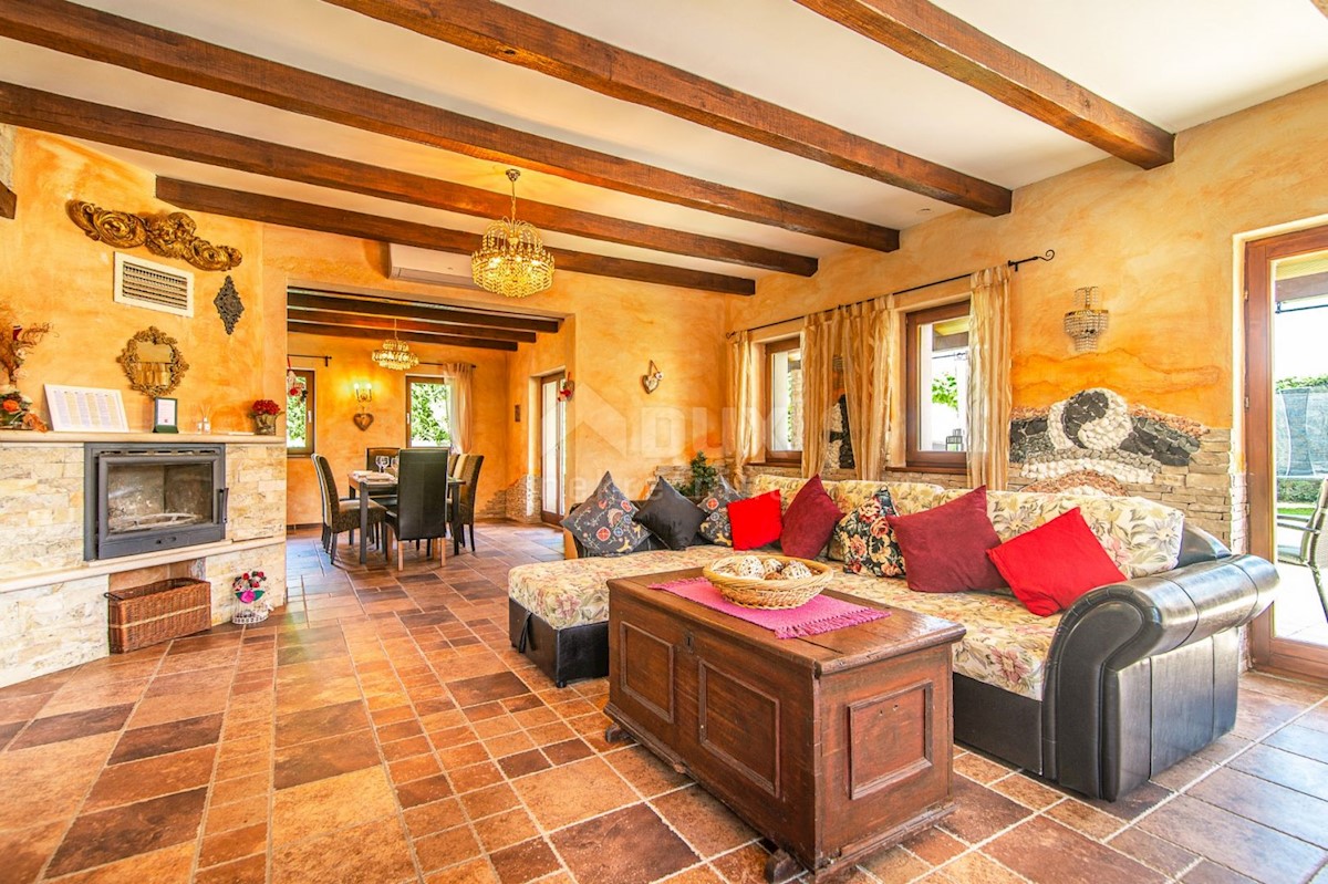 ISTRIA, SVETVINČENT - Villa rustica in un villaggio tranquillo