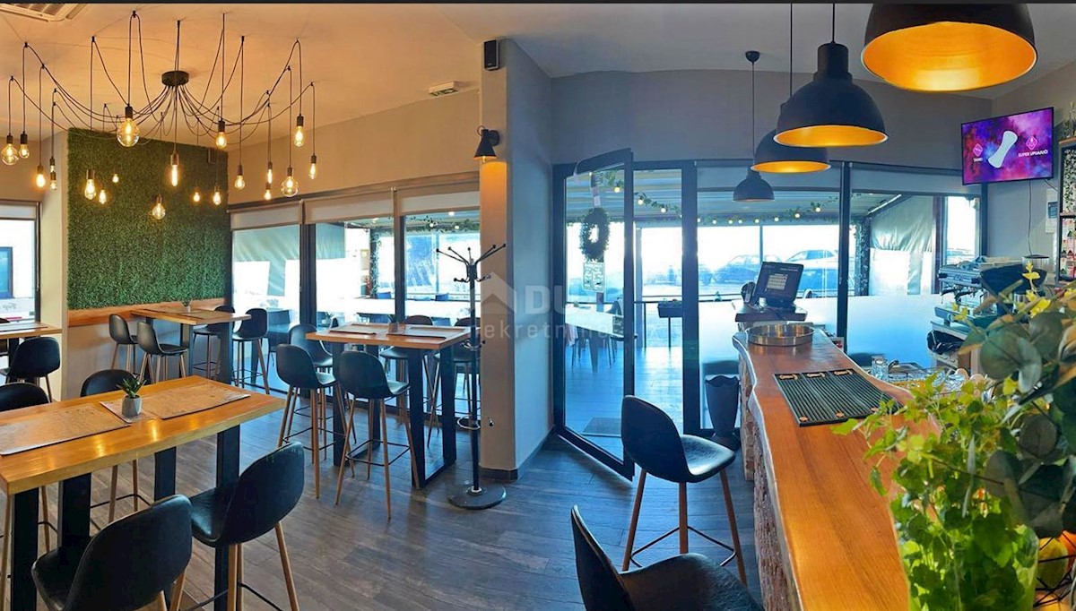 Locale commerciale Umag, 130m2