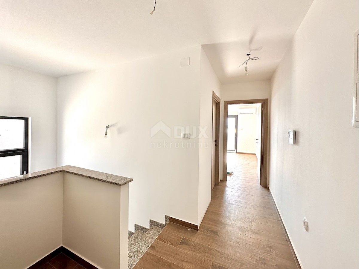 CRIKVENICA - Appartamento a due piani, 101 m2, vista mare!