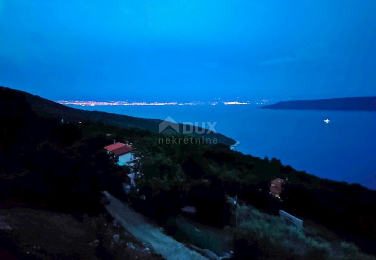 ISTRIA, RABAC - Una casa spaziosa con vista sul mare