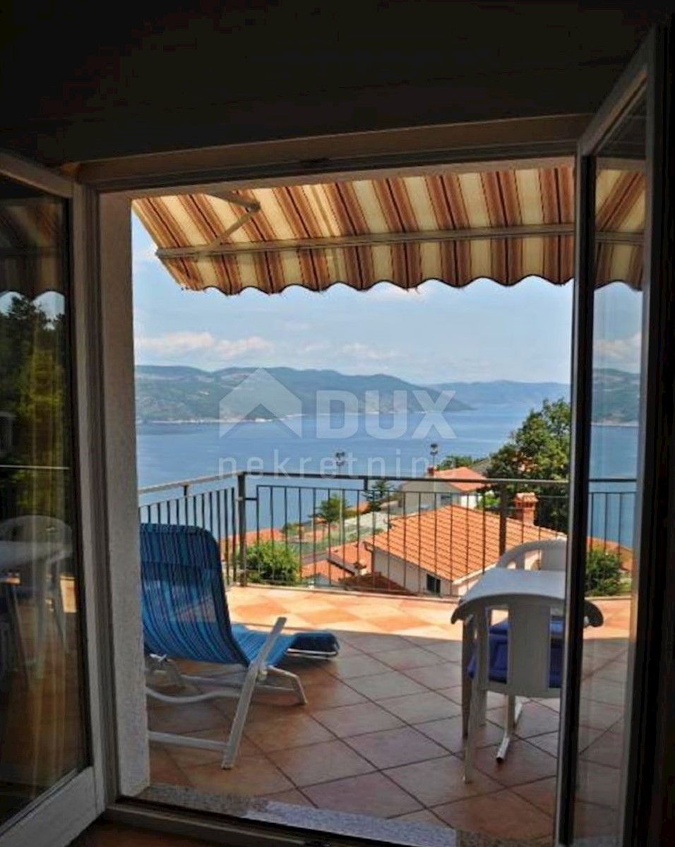 ISTRIA, RABAC - Una casa spaziosa con vista sul mare