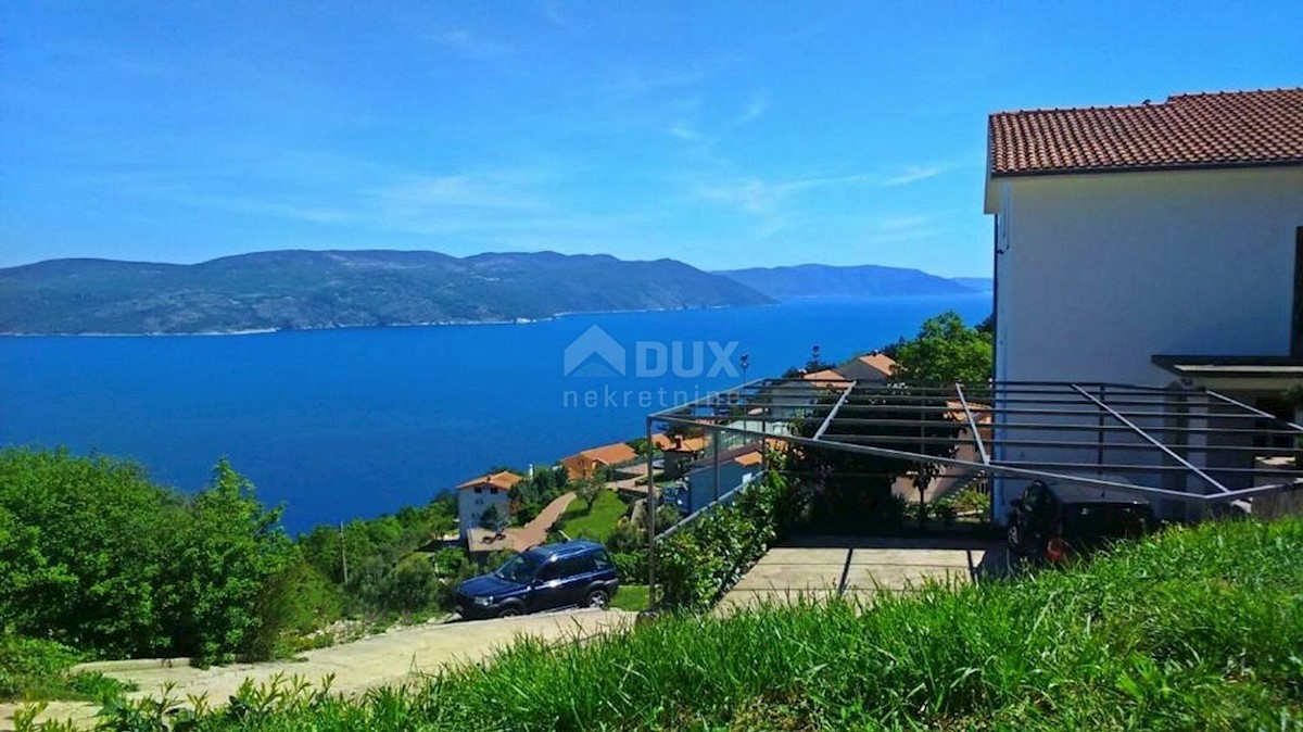 ISTRIA, RABAC - Una casa spaziosa con vista sul mare