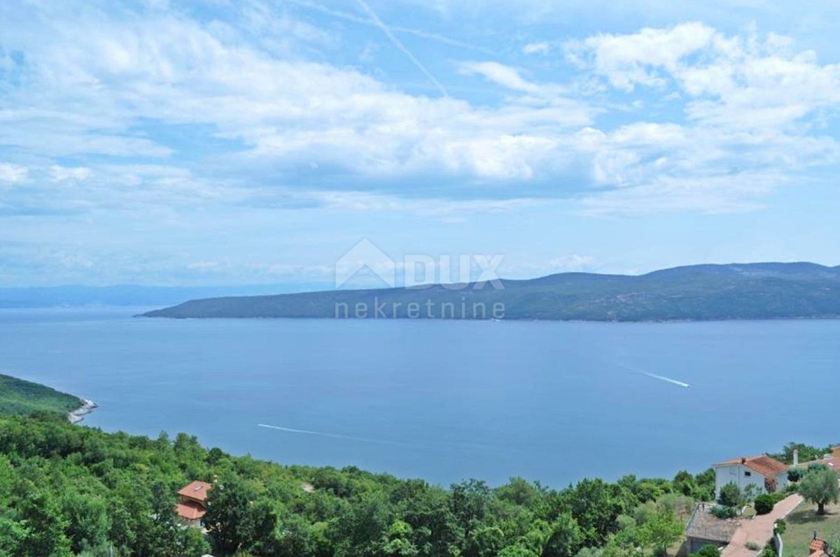 ISTRIA, RABAC - Una casa spaziosa con vista sul mare