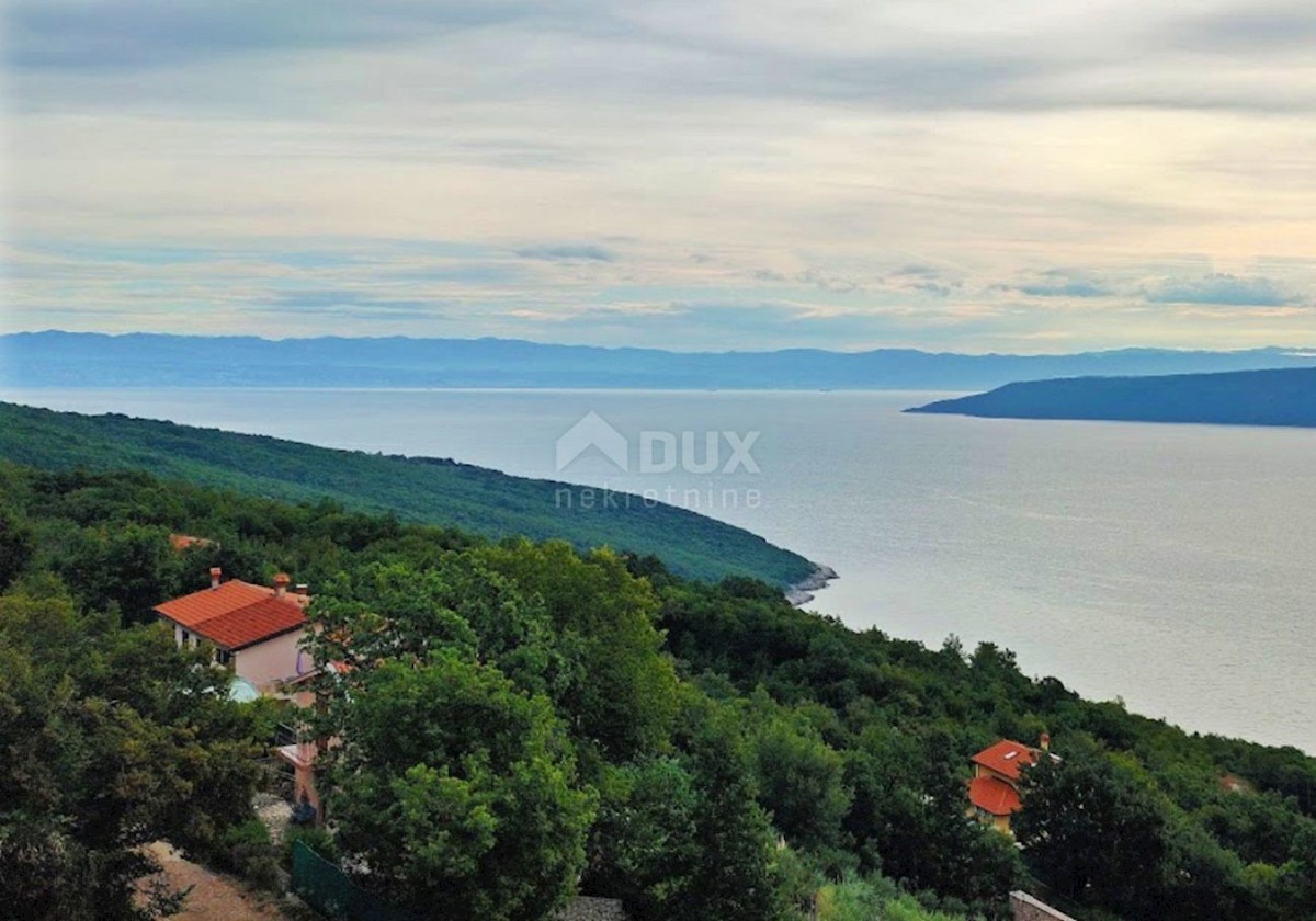 ISTRIA, RABAC - Una casa spaziosa con vista sul mare