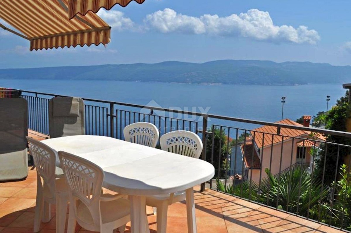 ISTRIA, RABAC - Una casa spaziosa con vista sul mare