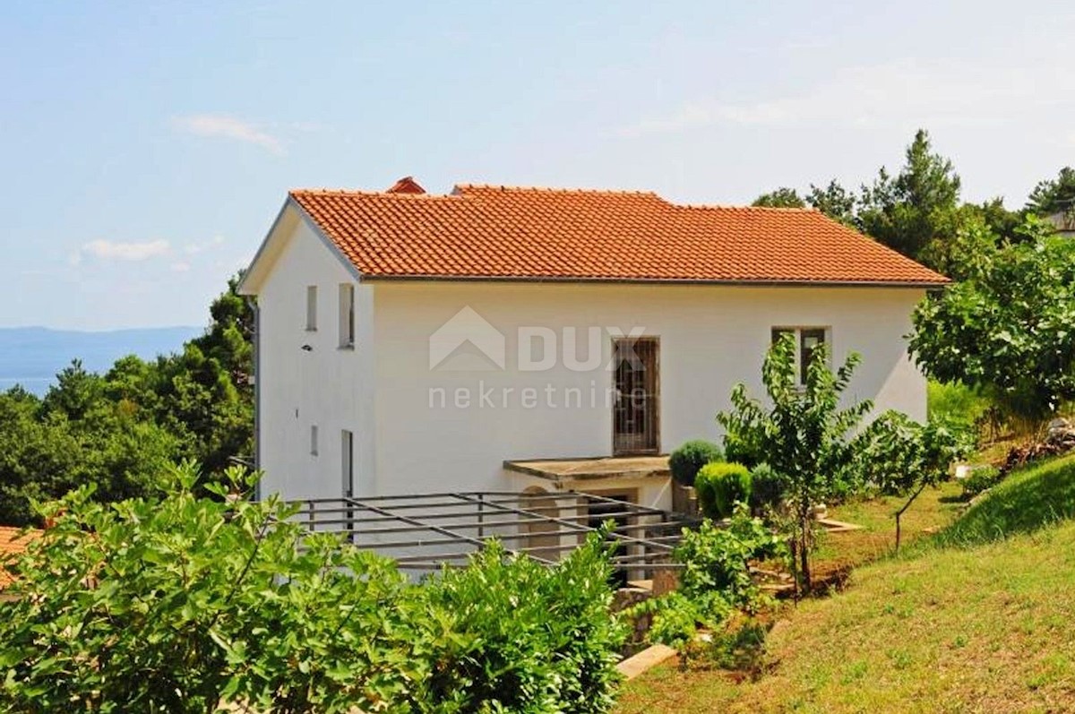 ISTRIA, RABAC - Una casa spaziosa con vista sul mare