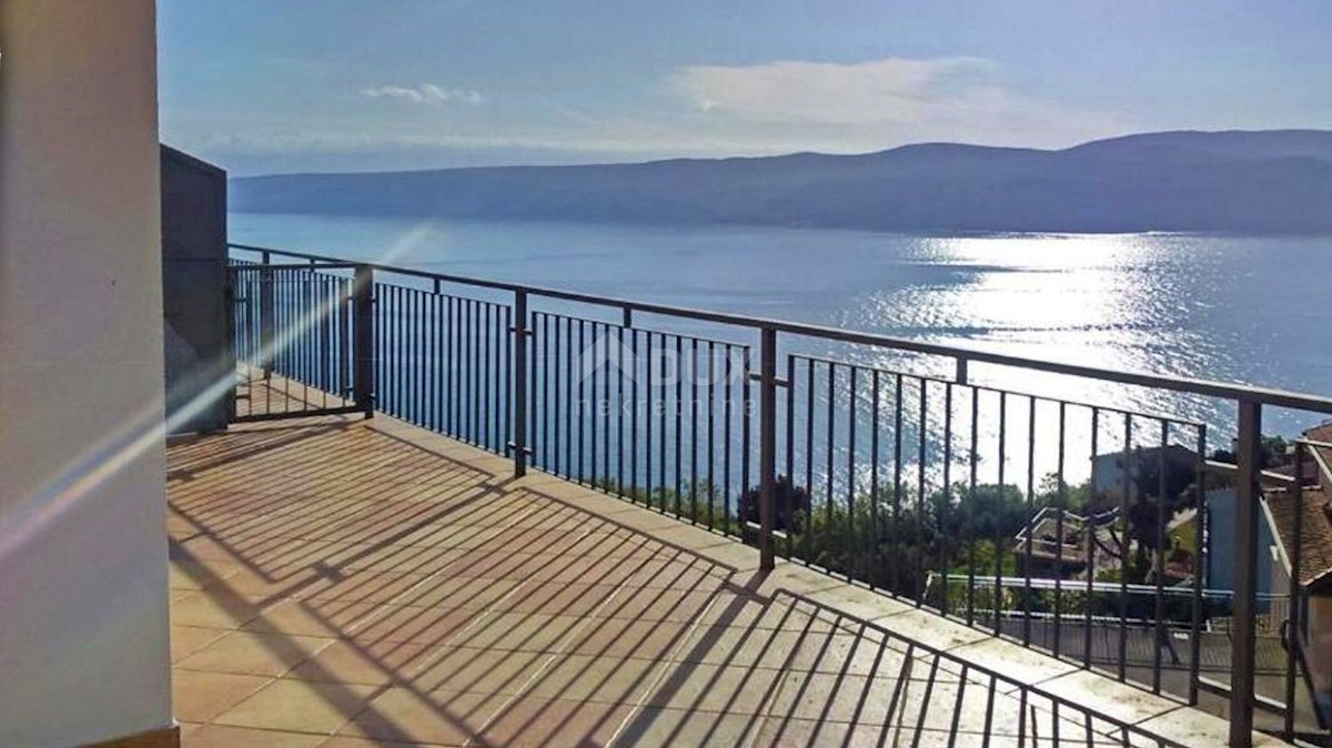 ISTRIA, RABAC - Una casa spaziosa con vista sul mare