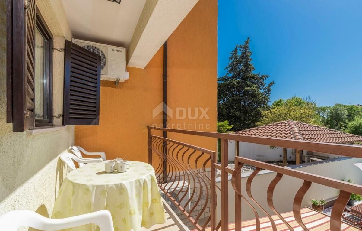 ISTRIA, POREČ - Palazzina vicino al mare con vista sul mare
