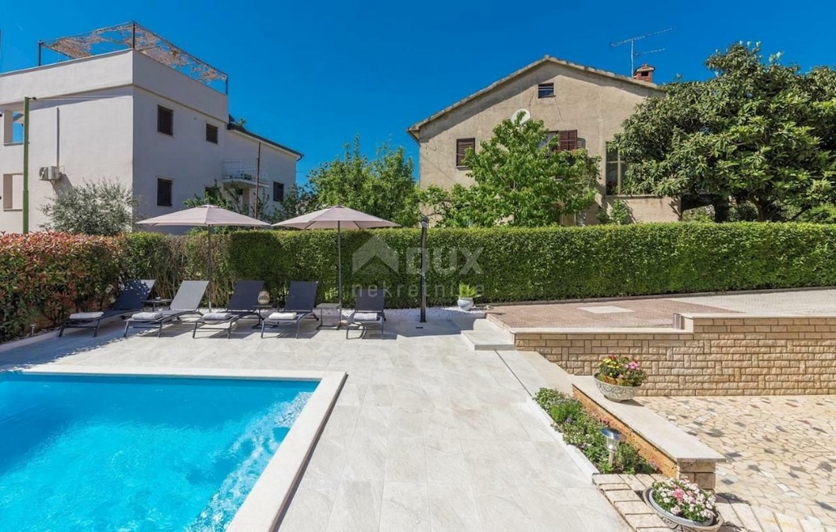 ISTRIA, POREČ - Palazzina vicino al mare con vista sul mare