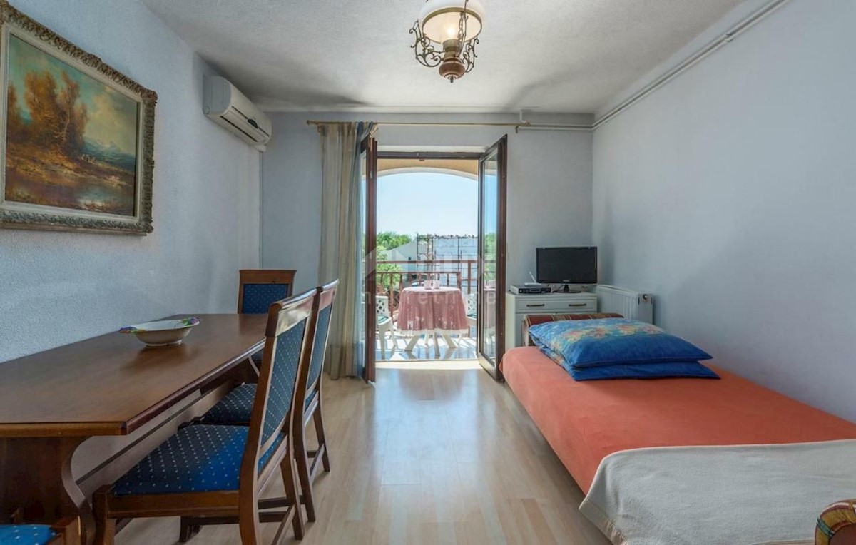 ISTRIA, POREČ - Palazzina vicino al mare con vista sul mare
