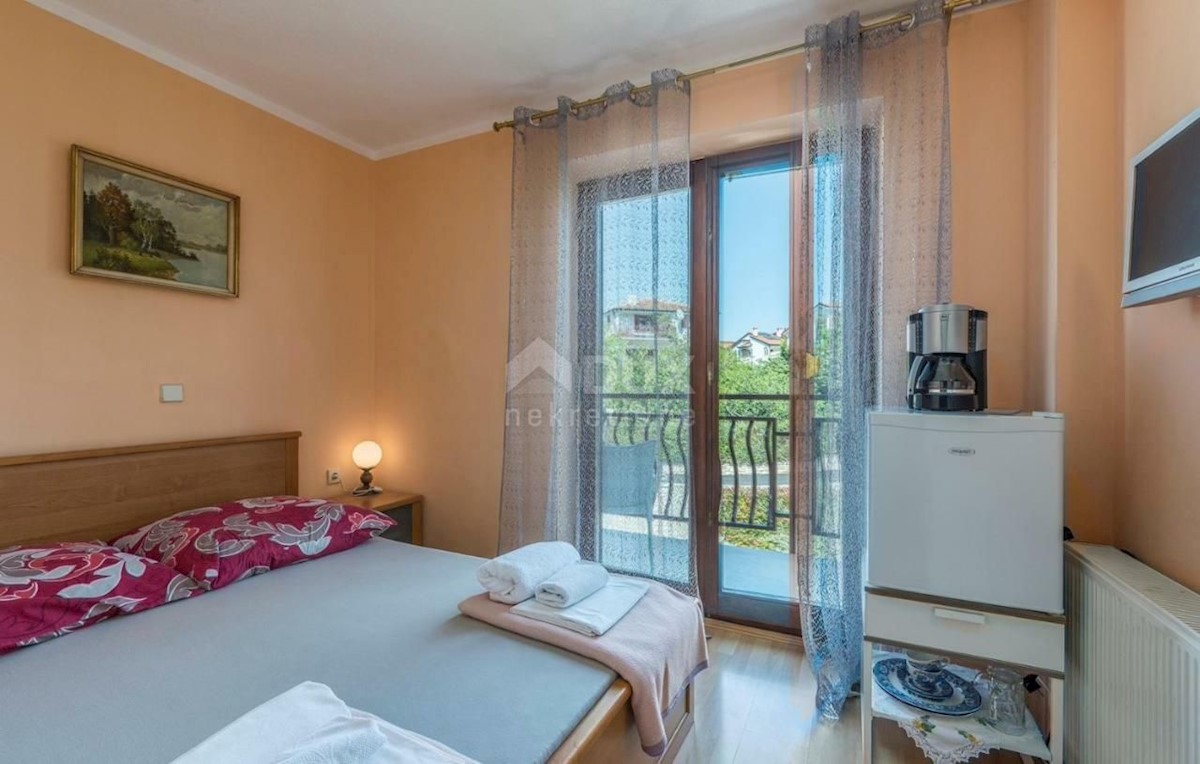 ISTRIA, POREČ - Palazzina vicino al mare con vista sul mare