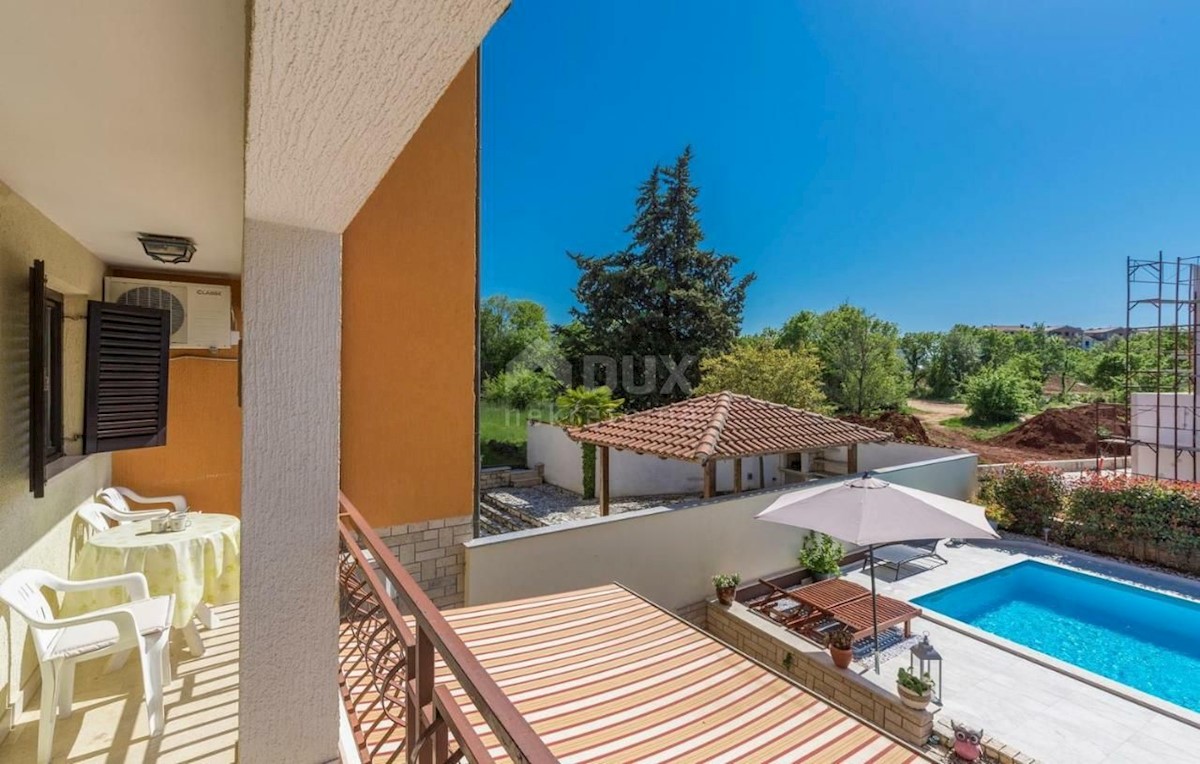 ISTRIA, POREČ - Palazzina vicino al mare con vista sul mare
