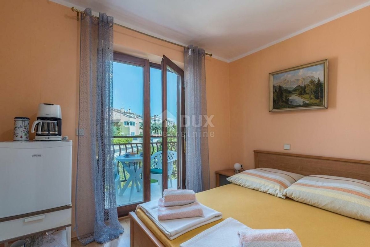 ISTRIA, POREČ - Palazzina vicino al mare con vista sul mare