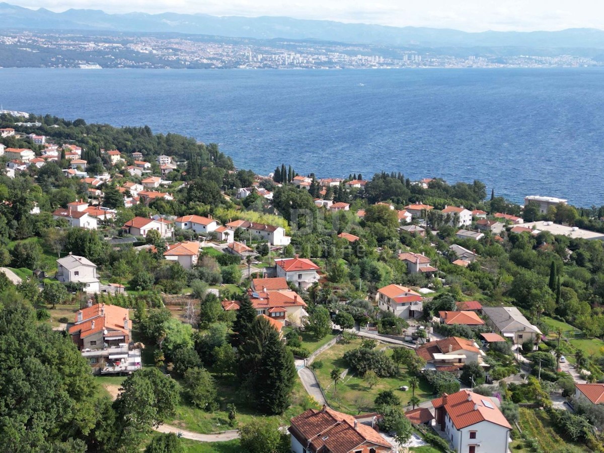 OPATIJA, LOVRAN- Condominio di 700m2 con piscina + 6000m2 di terreno con progetto per un centro benessere con 28 camere