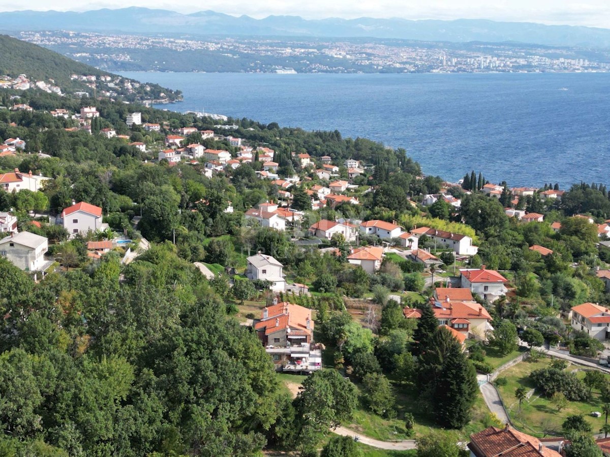 OPATIJA, LOVRAN- Condominio di 700m2 con piscina + 6000m2 di terreno con progetto per un centro benessere con 28 camere