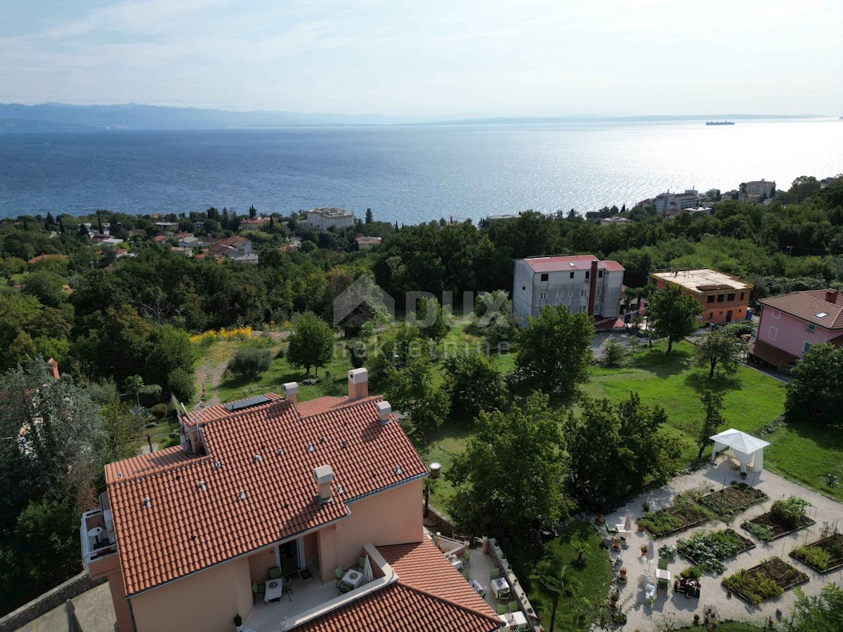 OPATIJA, LOVRAN- Condominio di 700m2 con piscina + 6000m2 di terreno con progetto per un centro benessere con 28 camere