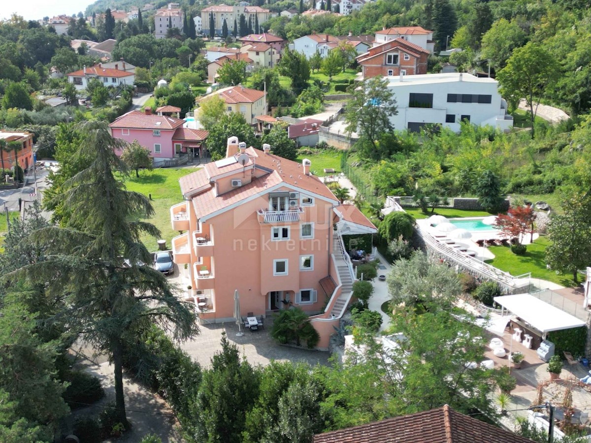 OPATIJA, LOVRAN- Condominio di 700m2 con piscina + 6000m2 di terreno con progetto per un centro benessere con 28 camere