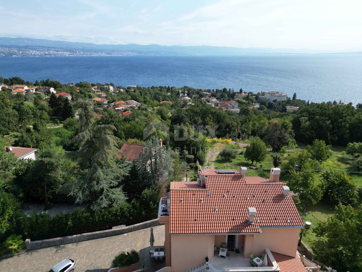 OPATIJA, LOVRAN- Condominio di 700m2 con piscina + 6000m2 di terreno con progetto per un centro benessere con 28 camere