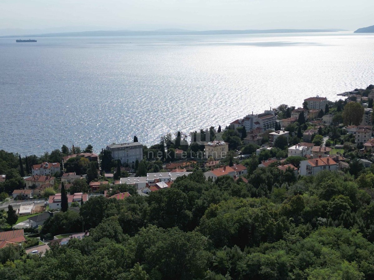 OPATIJA, LOVRAN- Condominio di 700m2 con piscina + 6000m2 di terreno con progetto per un centro benessere con 28 camere