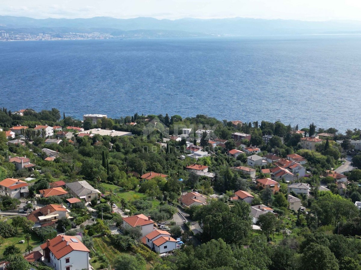 OPATIJA, LOVRAN- Condominio di 700m2 con piscina + 6000m2 di terreno con progetto per un centro benessere con 28 camere