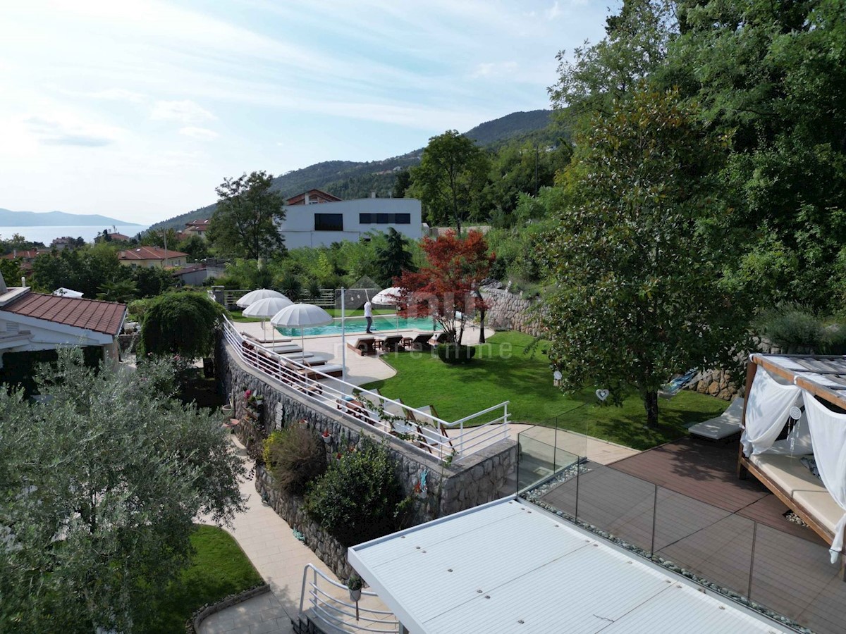 OPATIJA, LOVRAN- Condominio di 700m2 con piscina + 6000m2 di terreno con progetto per un centro benessere con 28 camere