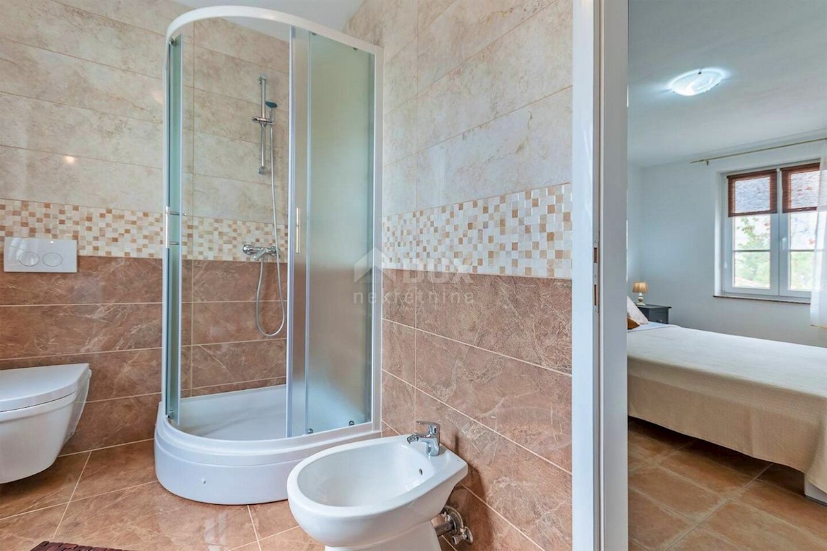 ISTRIA, BARBAN - Elegante casa con piscina
