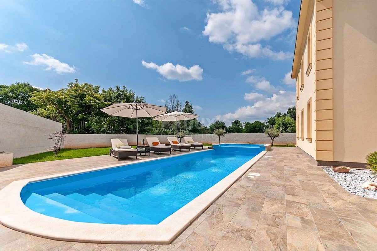 ISTRIA, BARBAN - Elegante casa con piscina