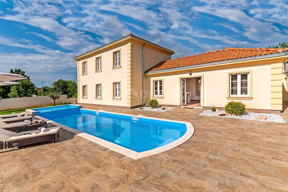 ISTRIA, BARBAN - Elegante casa con piscina