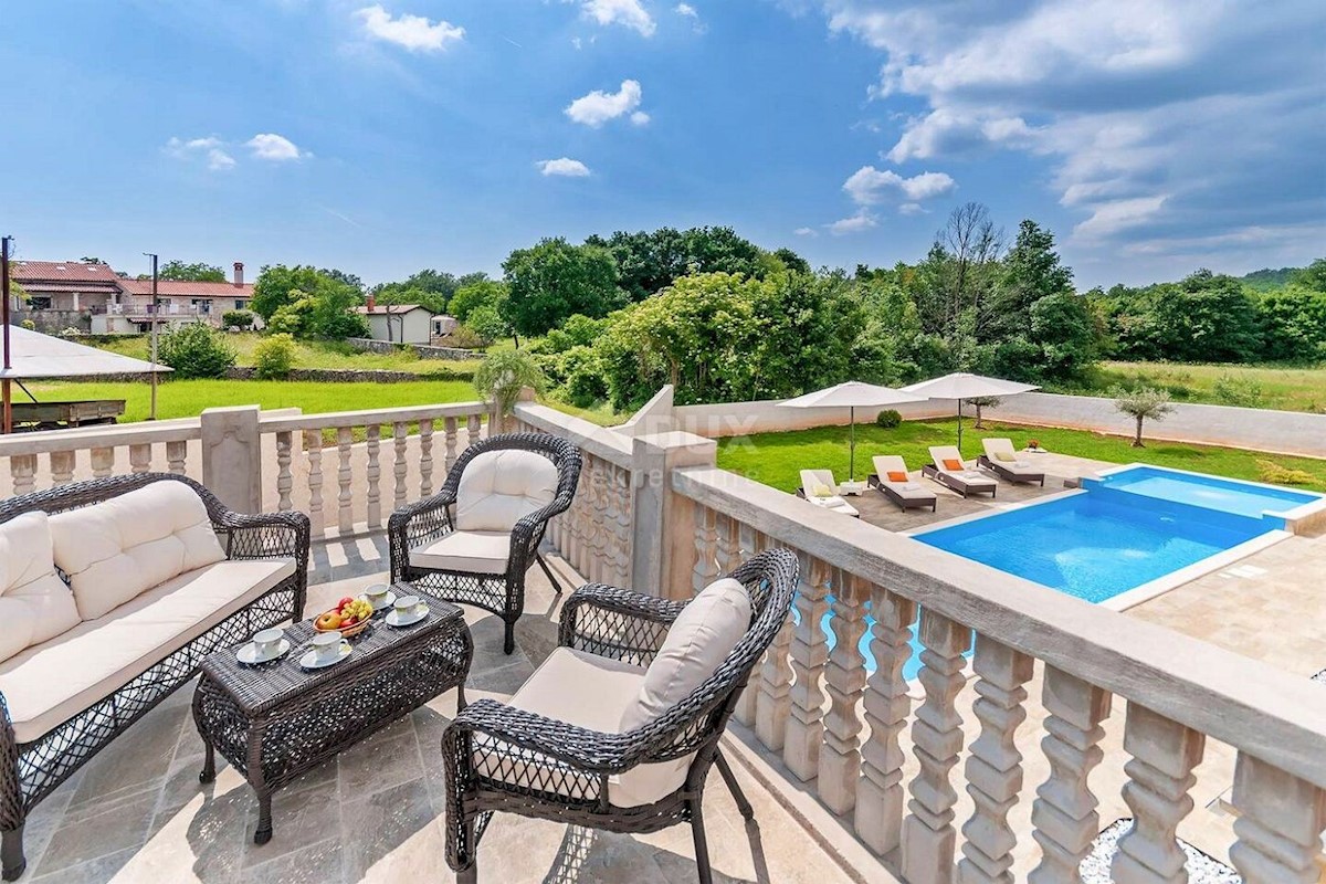 ISTRIA, BARBAN - Elegante casa con piscina