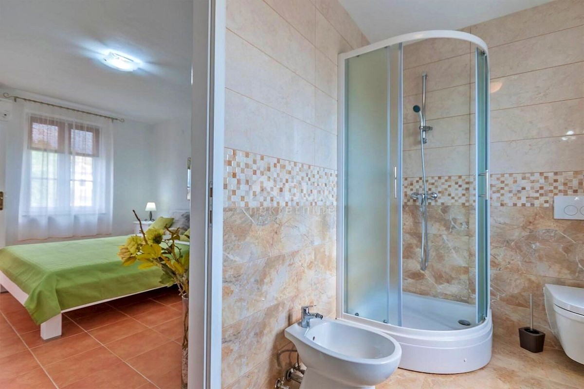 ISTRIA, BARBAN - Elegante casa con piscina
