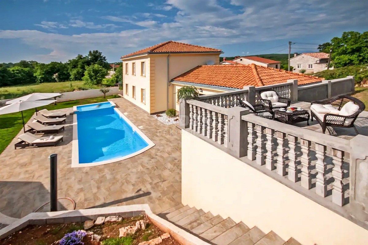 ISTRIA, BARBAN - Elegante casa con piscina