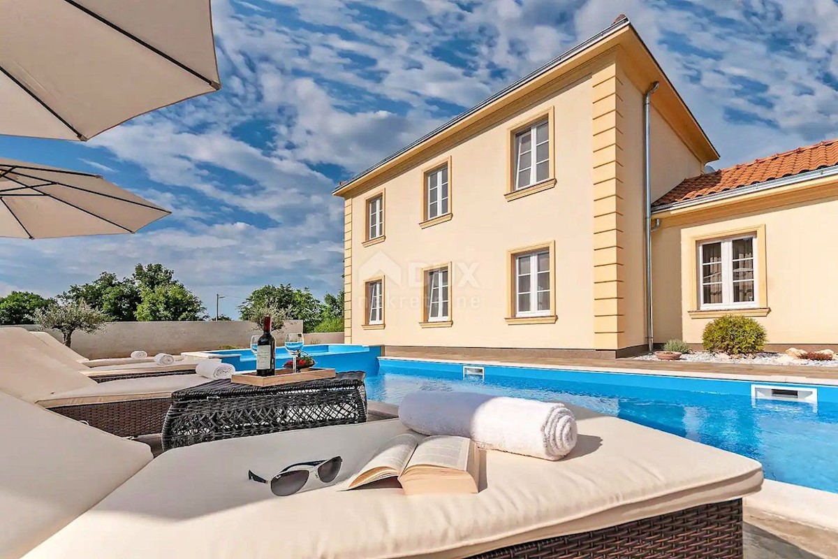 ISTRIA, BARBAN - Elegante casa con piscina
