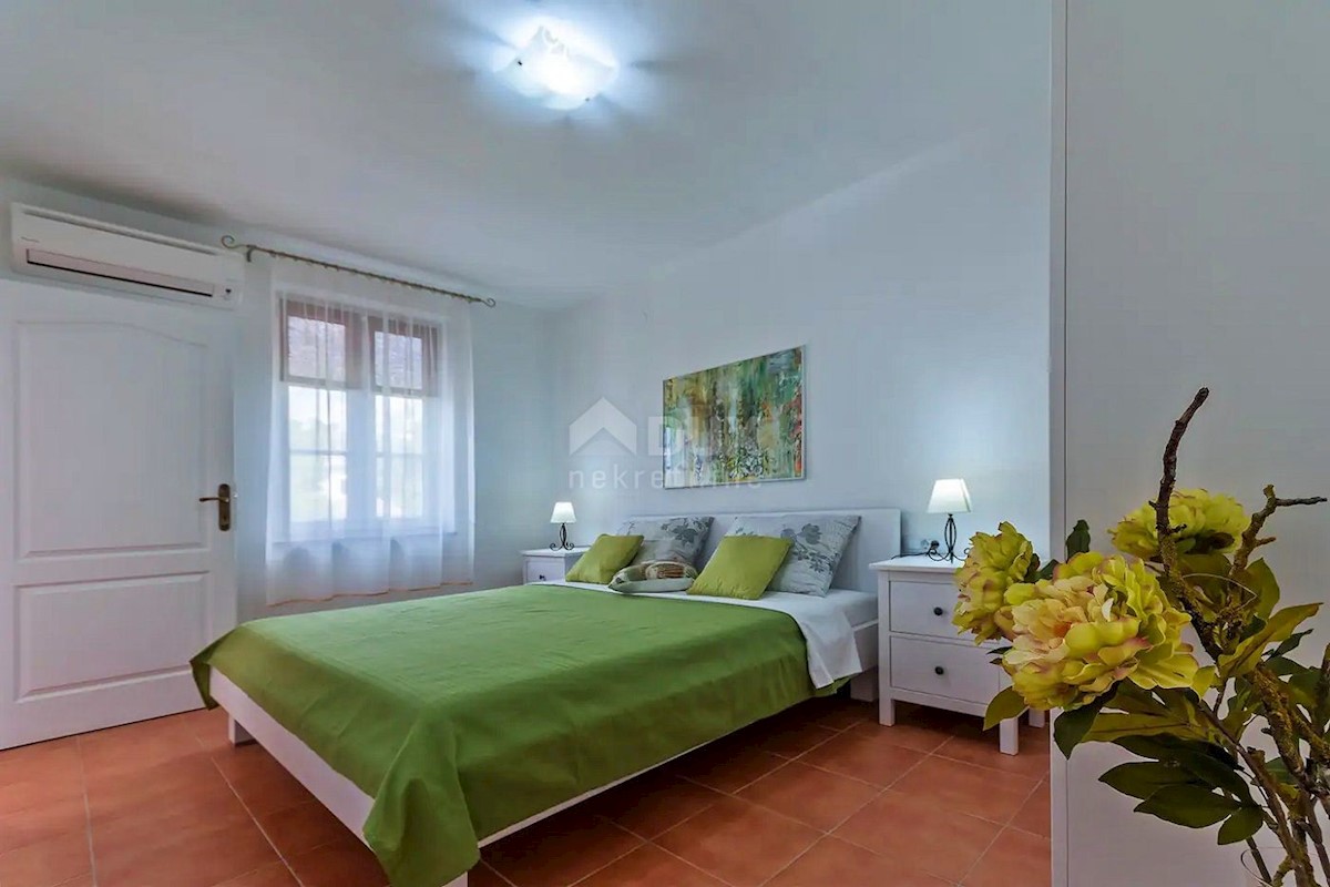 ISTRIA, BARBAN - Elegante casa con piscina