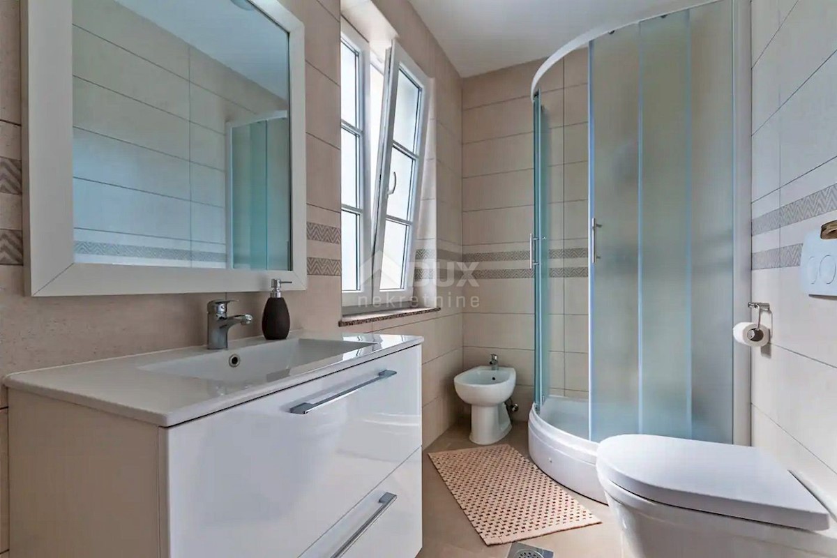 ISTRIA, BARBAN - Elegante casa con piscina