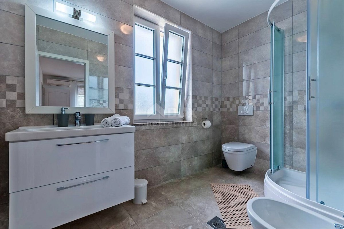 ISTRIA, BARBAN - Elegante casa con piscina