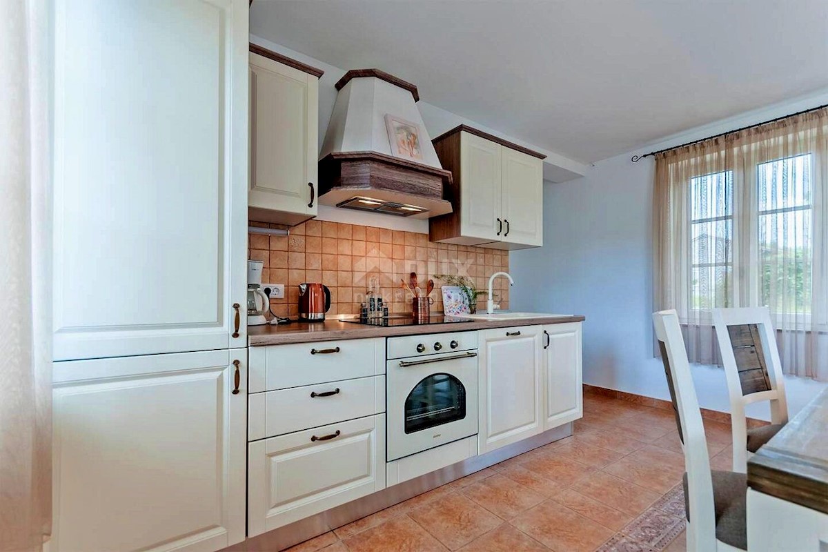 ISTRIA, BARBAN - Elegante casa con piscina