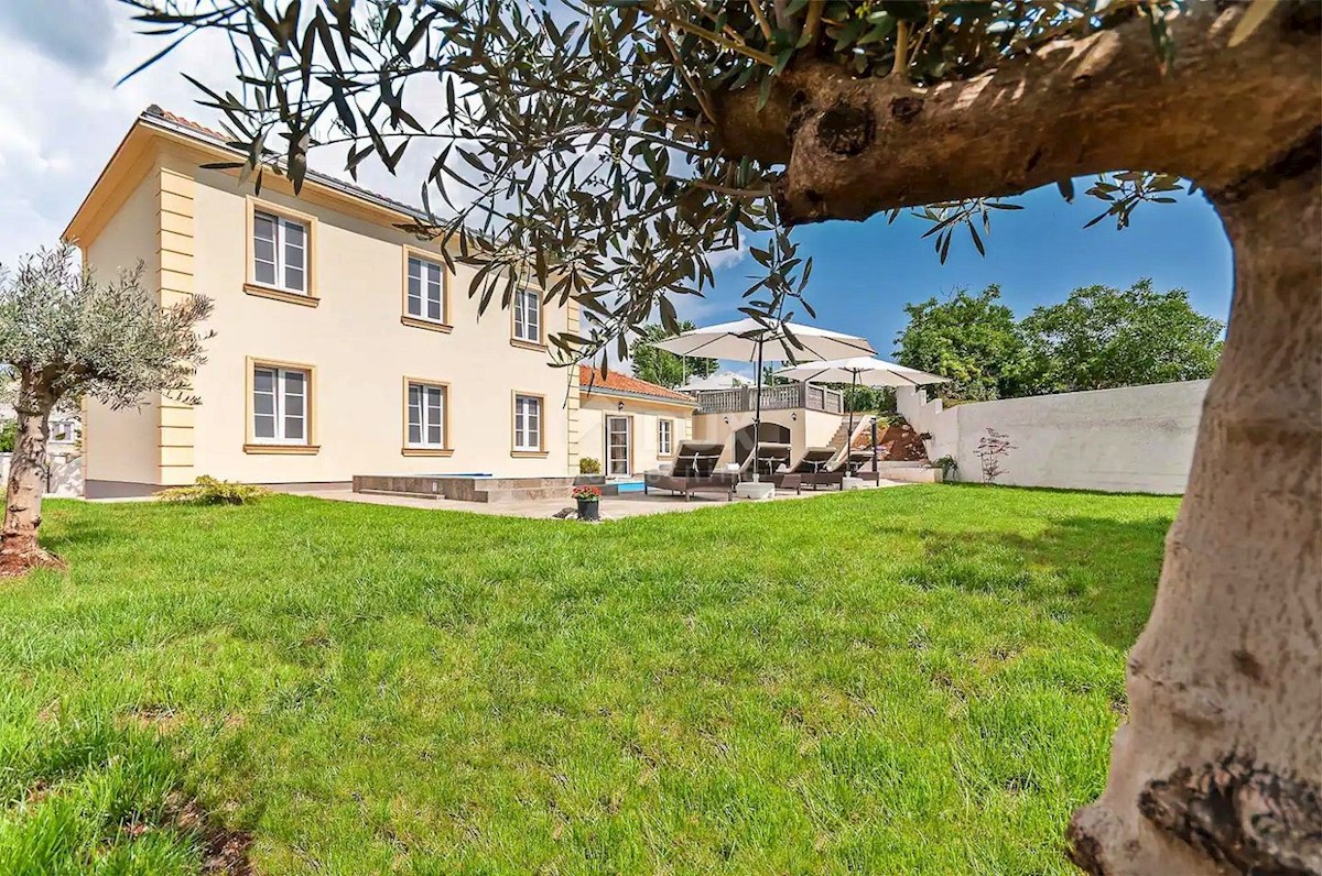 ISTRIA, BARBAN - Elegante casa con piscina