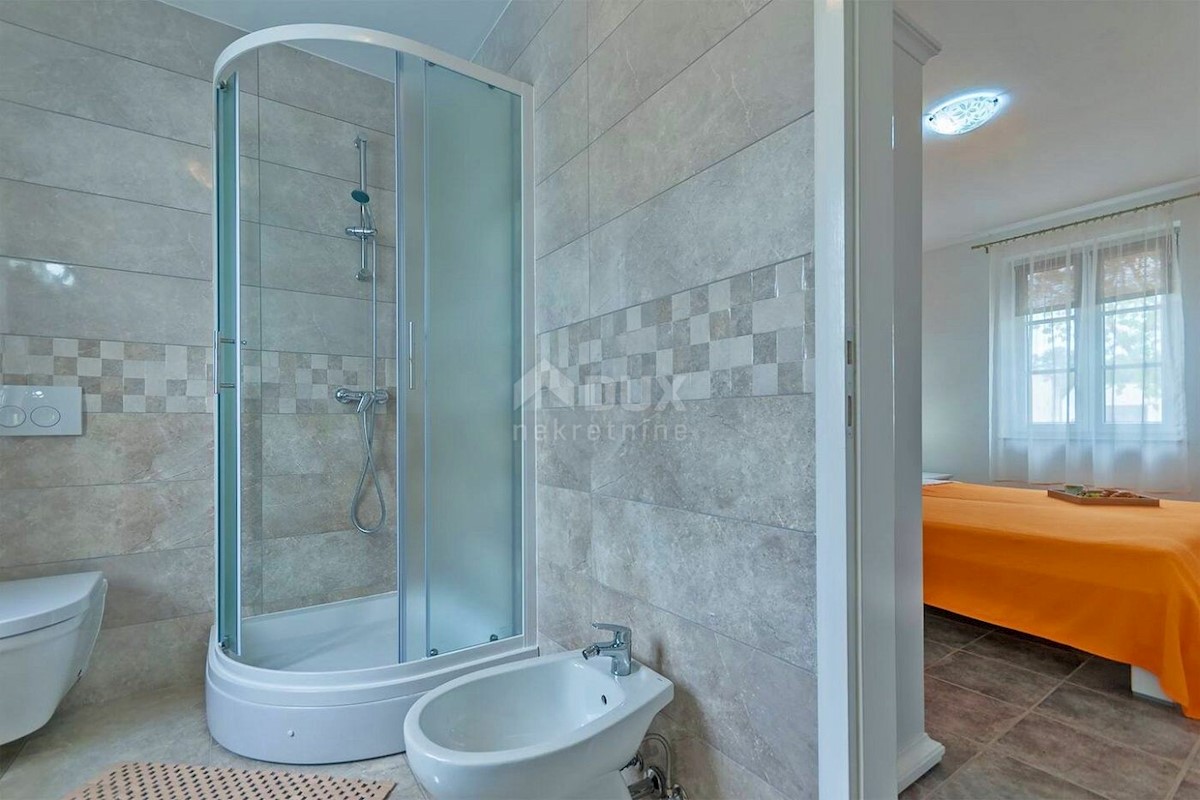 ISTRIA, BARBAN - Elegante casa con piscina