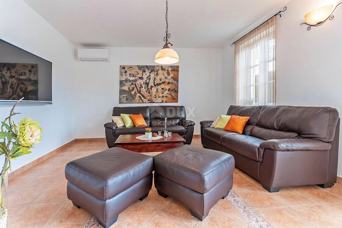 ISTRIA, BARBAN - Elegante casa con piscina