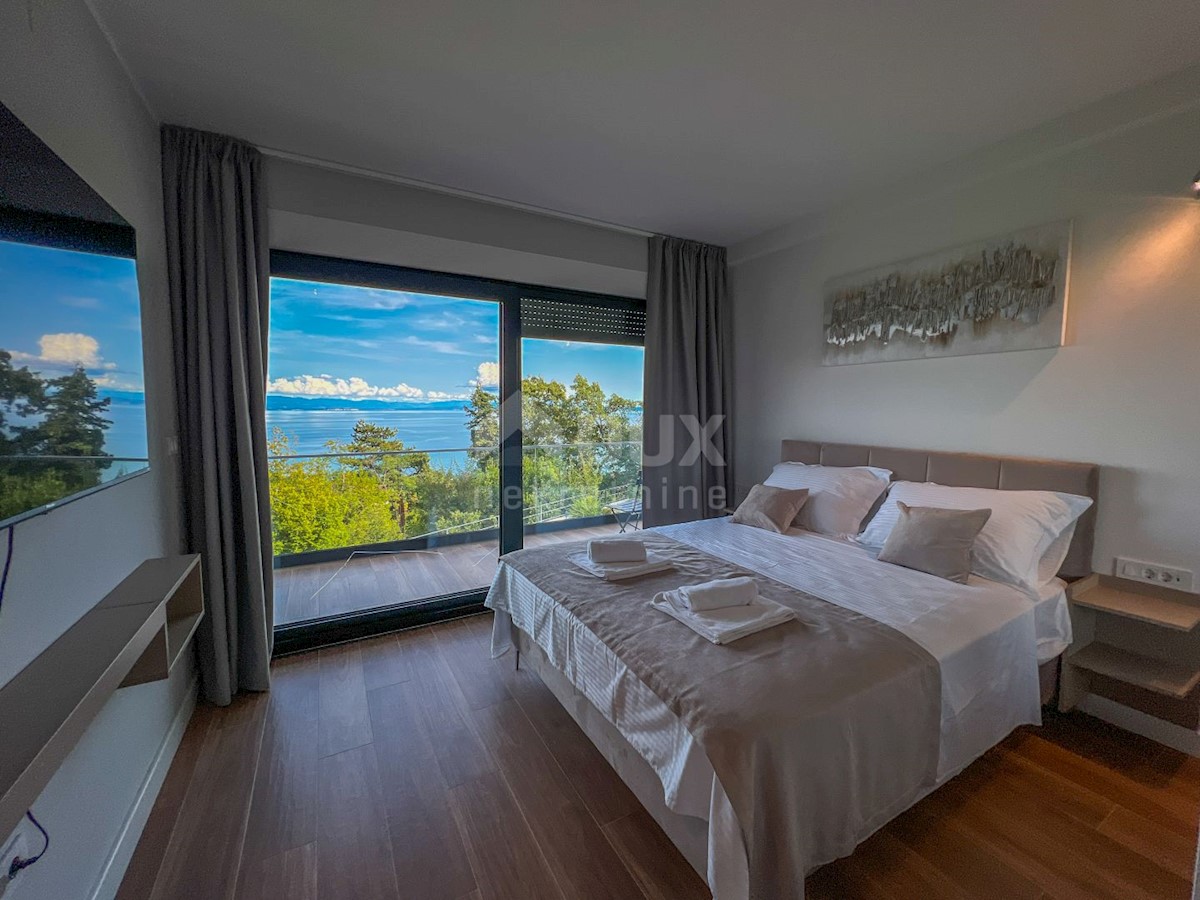 OPATIJA, LOVRAN - villa moderna recentemente arredata 400m2 con piscina vicino a Opatija, vista panoramica sul mare