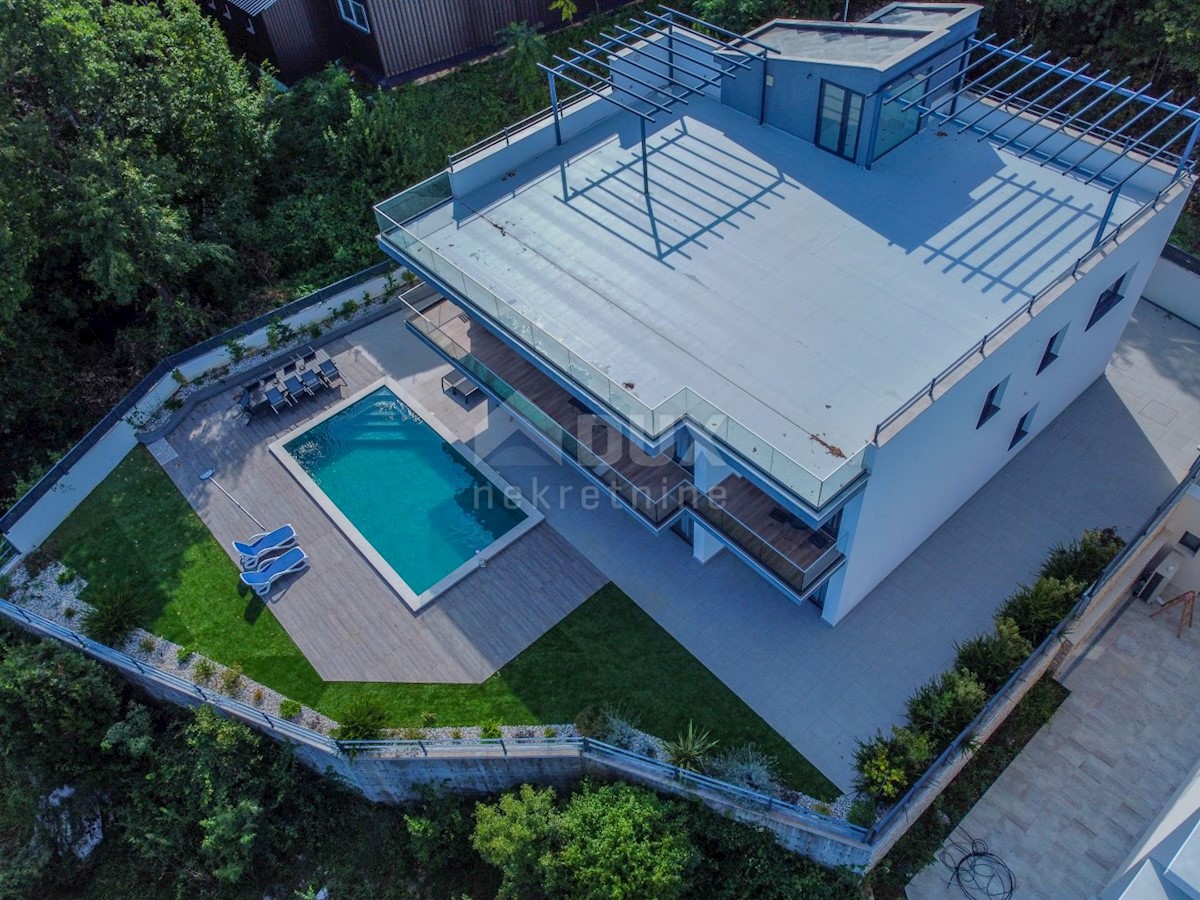 OPATIJA, LOVRAN - villa moderna recentemente arredata 400m2 con piscina vicino a Opatija, vista panoramica sul mare