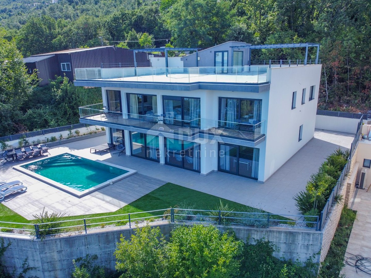 OPATIJA, LOVRAN - villa moderna recentemente arredata 400m2 con piscina vicino a Opatija, vista panoramica sul mare