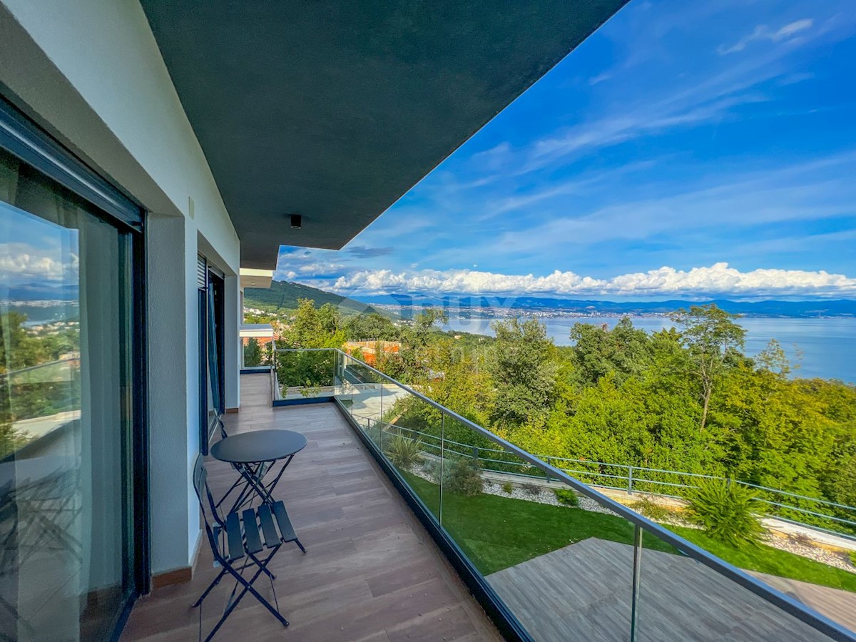 OPATIJA, LOVRAN - villa moderna recentemente arredata 400m2 con piscina vicino a Opatija, vista panoramica sul mare