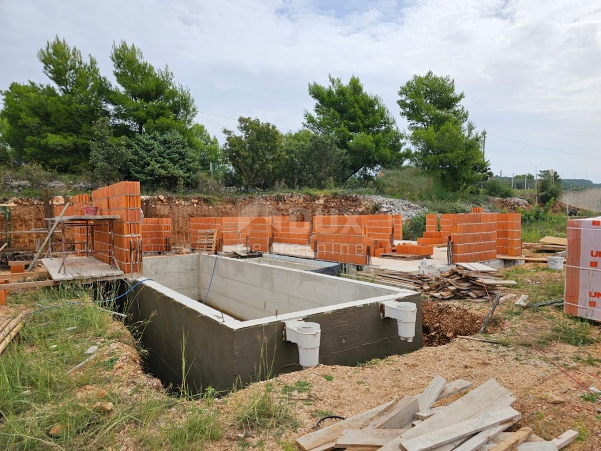 ISOLA DI RAB, BARBAT - Villa dal design moderno con piscina