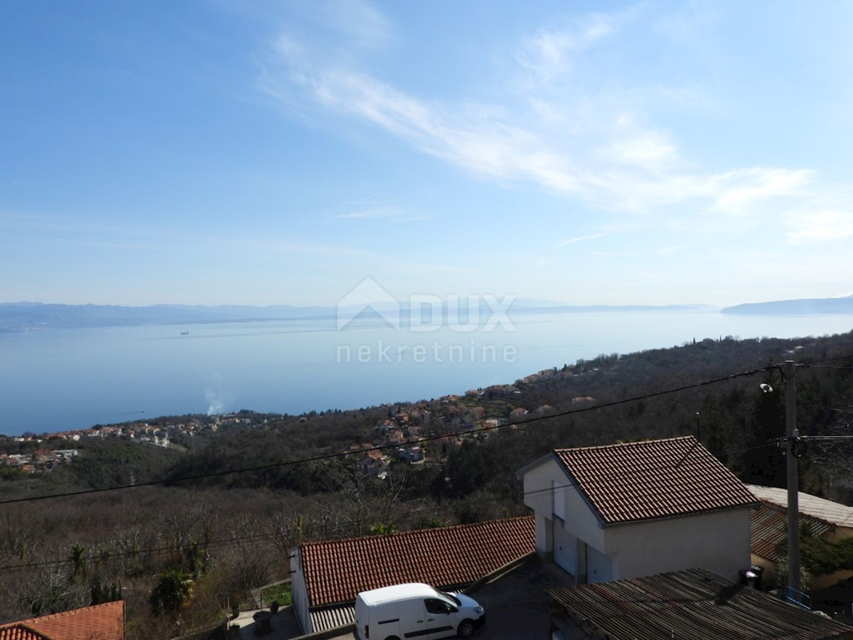 OPATIJA, IČIĆI, POLJANE- 2 vecchi edifici 300m2 + terreno edificabile 2187m2 (+ 3475m2 non edificabili) con vista panoramica sul mare per appartamenti/casa familiare/casa in affitto - vacanze con piscina