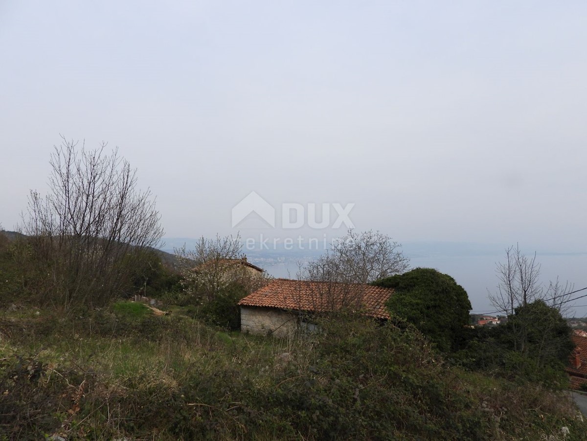 OPATIJA, IČIĆI, POLJANE- 2 vecchi edifici 300m2 + terreno edificabile 2187m2 (+ 3475m2 non edificabili) con vista panoramica sul mare per appartamenti/casa familiare/casa in affitto - vacanze con piscina