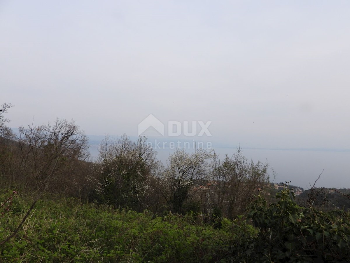 OPATIJA, IČIĆI, POLJANE- 2 vecchi edifici 300m2 + terreno edificabile 2187m2 (+ 3475m2 non edificabili) con vista panoramica sul mare per appartamenti/casa familiare/casa in affitto - vacanze con piscina