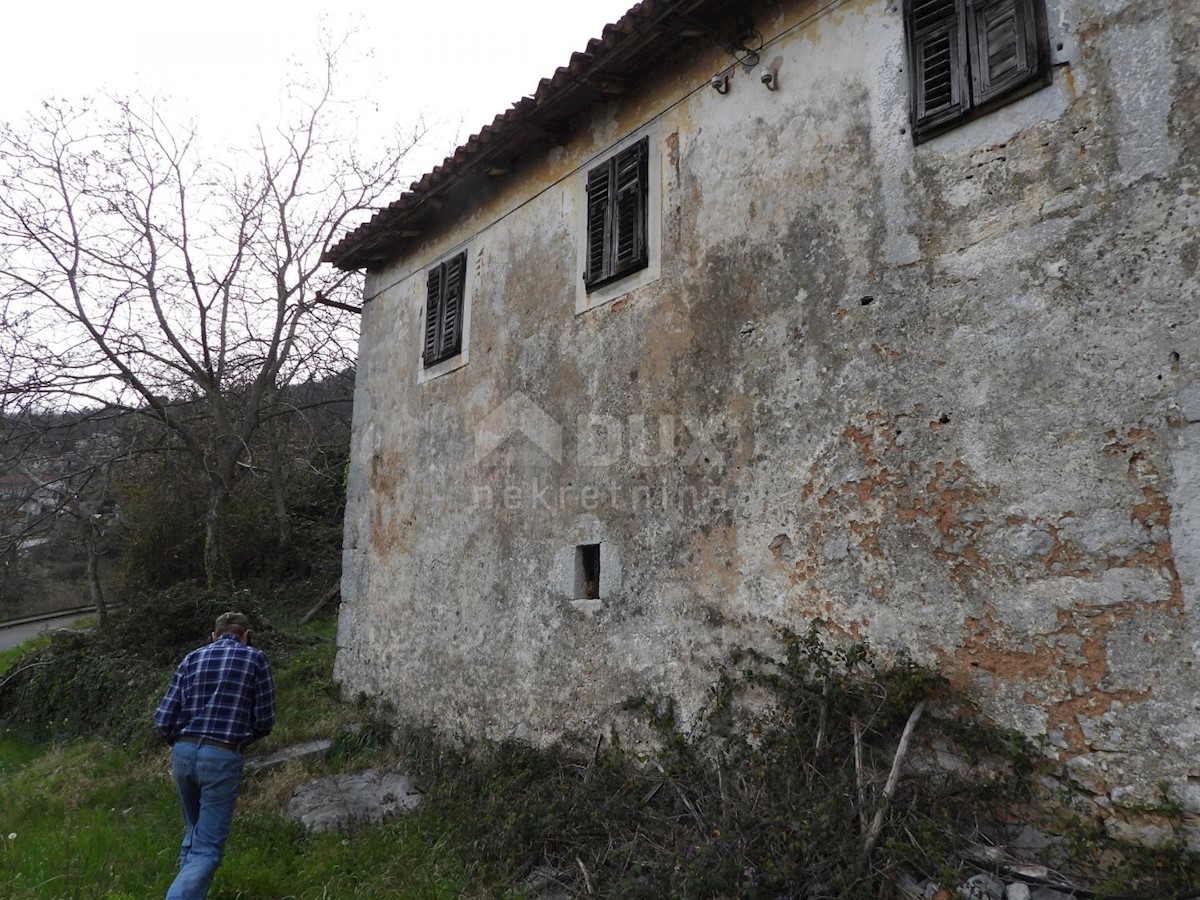 OPATIJA, IČIĆI, POLJANE- 2 vecchi edifici 300m2 + terreno edificabile 2187m2 (+ 3475m2 non edificabili) con vista panoramica sul mare per appartamenti/casa familiare/casa in affitto - vacanze con piscina