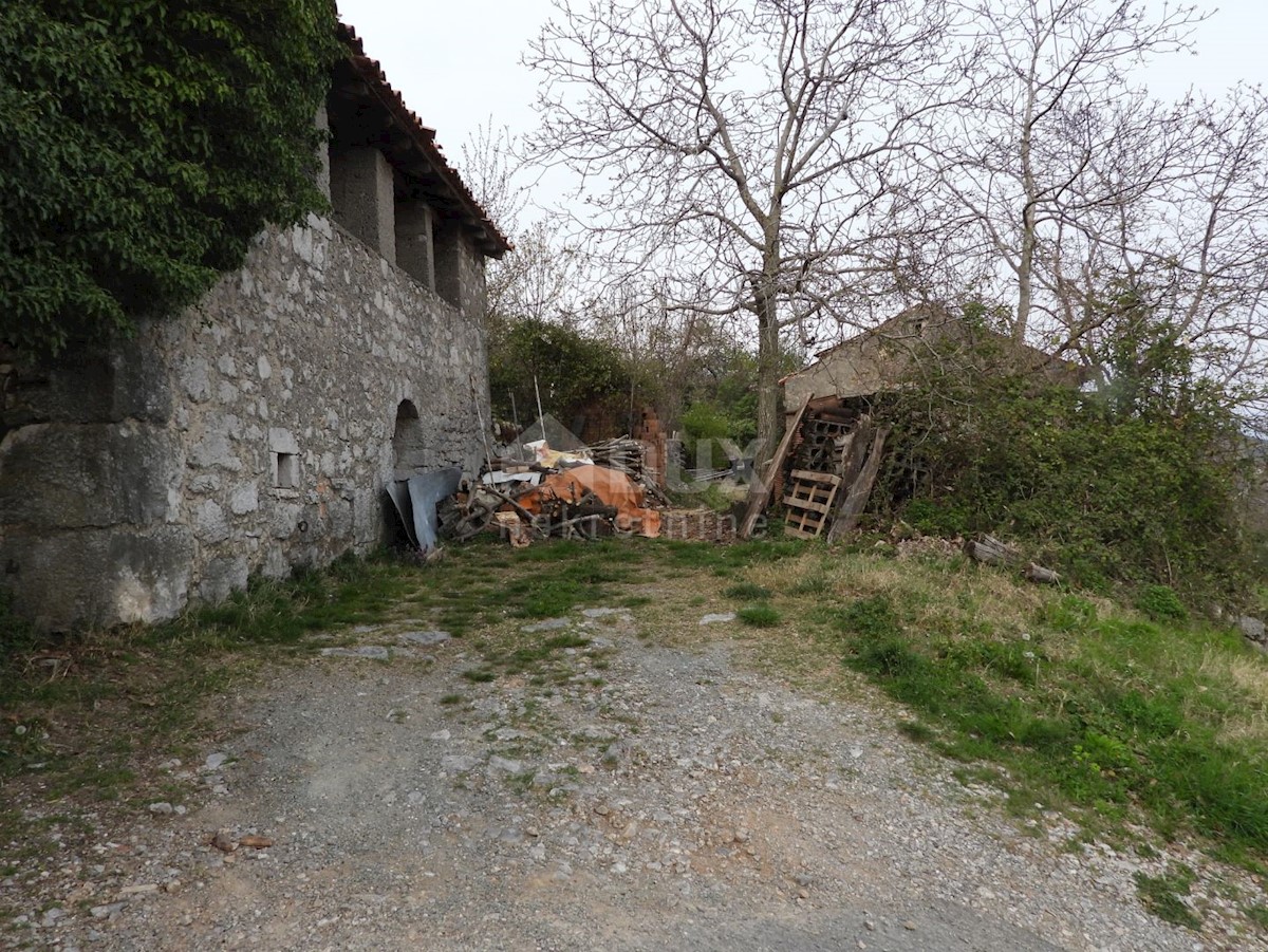 OPATIJA, IČIĆI, POLJANE- 2 vecchi edifici 300m2 + terreno edificabile 2187m2 (+ 3475m2 non edificabili) con vista panoramica sul mare per appartamenti/casa familiare/casa in affitto - vacanze con piscina